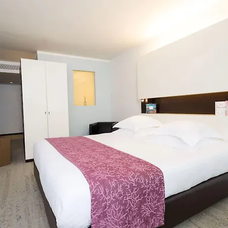Royal - Luxury Hotel, Résidence, Beach&spa Hotel Antibes