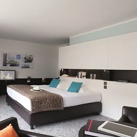 Royal - Luxury Hotel, Résidence, Beach&spa Hotel 4*